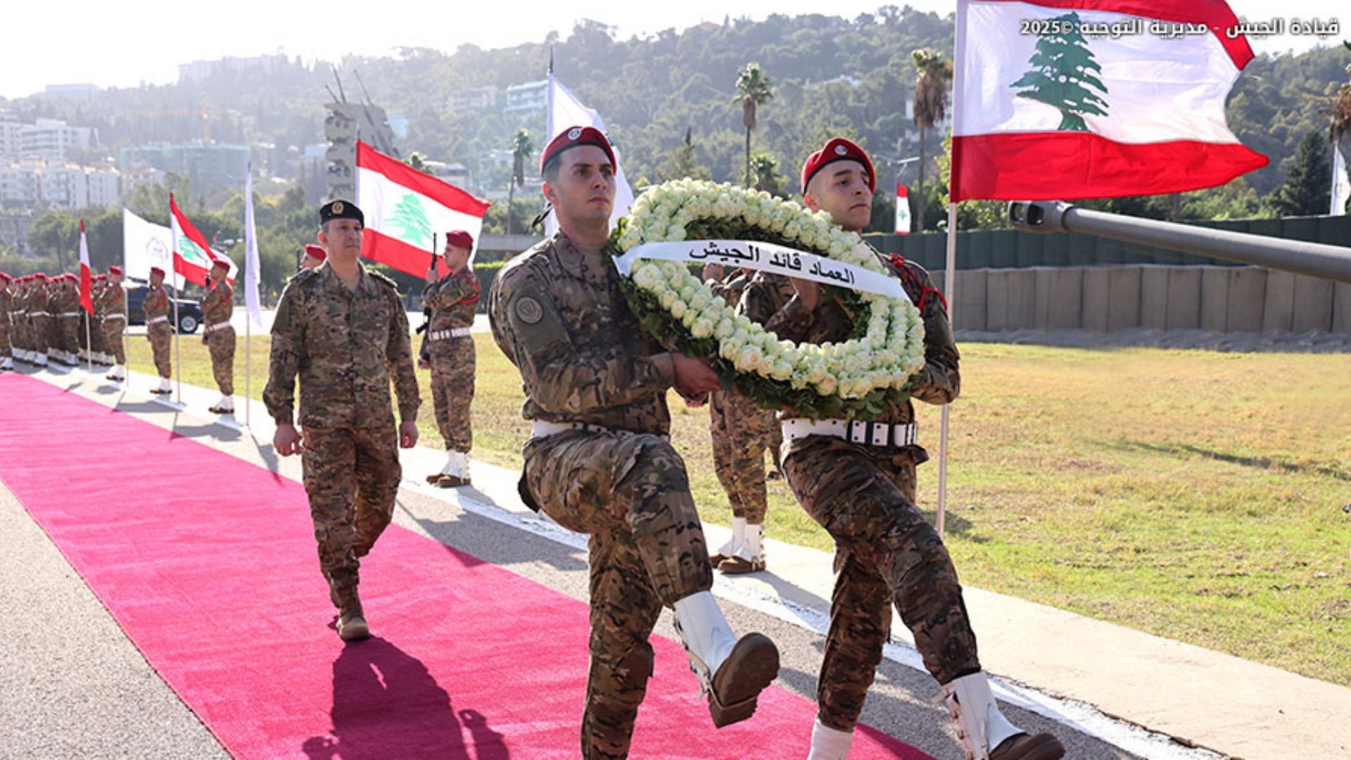 بالصور العماد هيكل يضع إكليلا على نصب شهداء الجيش