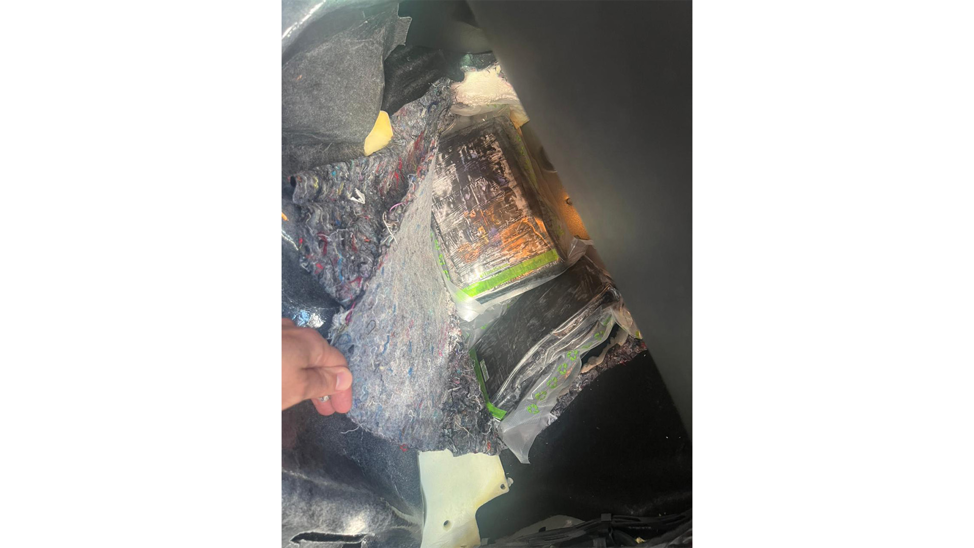 تفكيك شبكة تهريب مخدرات بالتعاون مع الداخلية السعودية (صور)