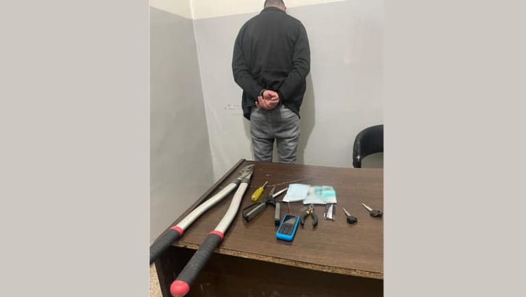 عملية خاطفة لقوى الأمن وهذا ما ضبط أثناء دهم منزله