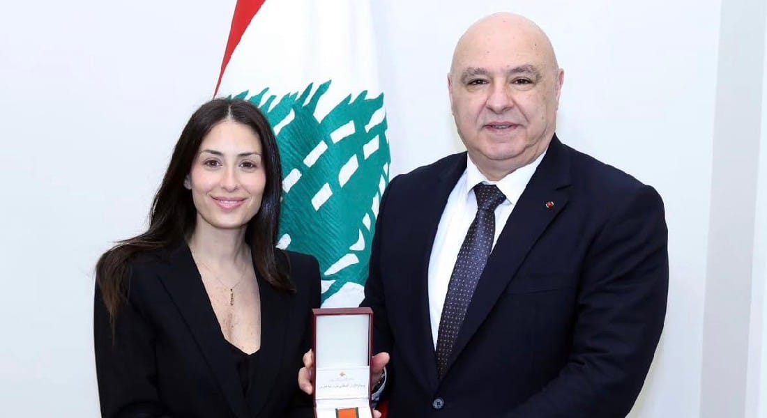 الرئيس عون يكرم هبة طوجي ويمنحها “وسام الأرز الوطني”