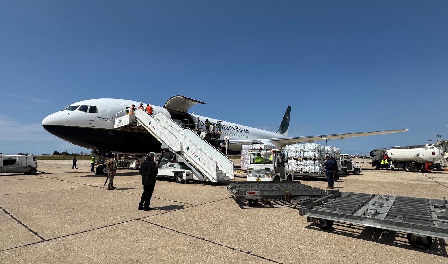 بالصور: طائرة مساعدات أميركية للشعب اللبناني