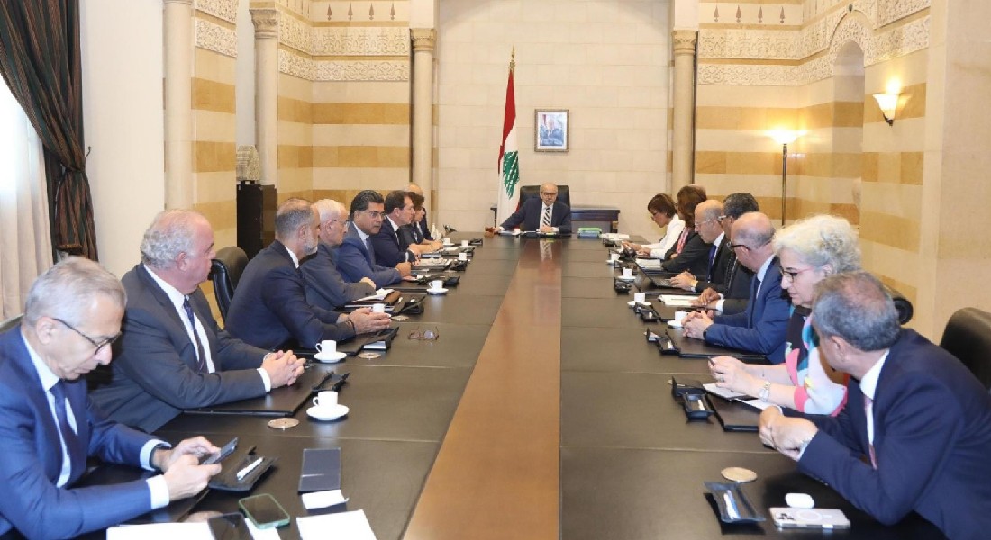 بعد جلسة استثنائية… مجلس الوزراء يعلّق مرسوم الرسوم الجمركية