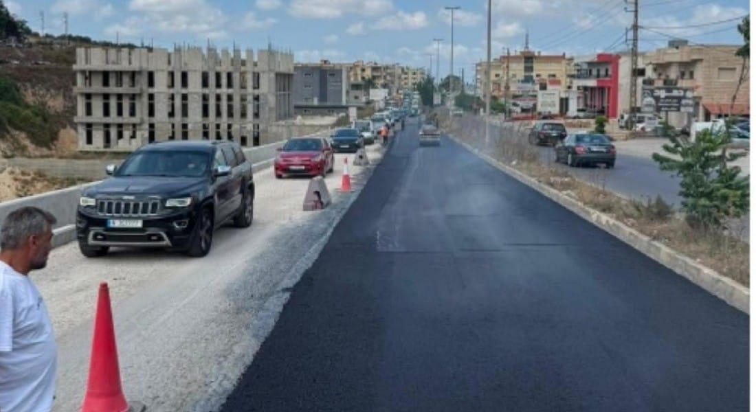 وزارة الأشغال تواصل تأهيل وصيانة الطرق في الجنوب
